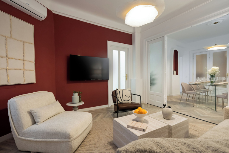 Others 5, Refined & Spacious 3-Bedroom Flat Near Cismigiu, Balcony with Boulevard Views, Municipiul Bucuresti