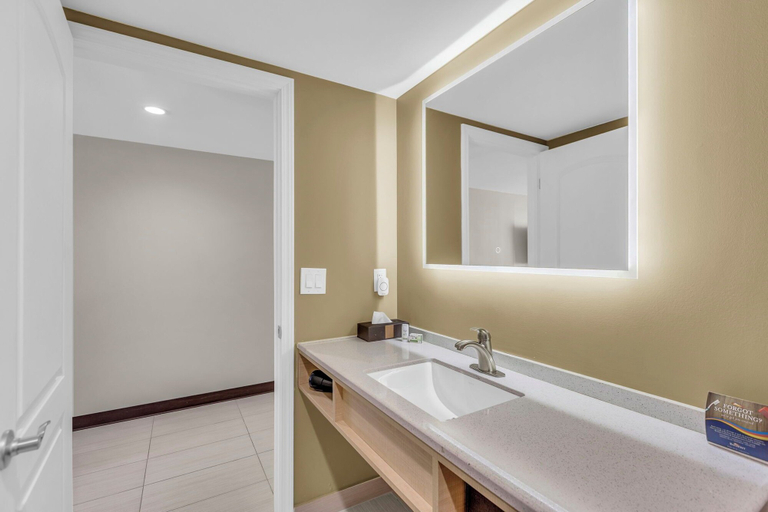 Bathroom 4, KC Inn, Kansas City