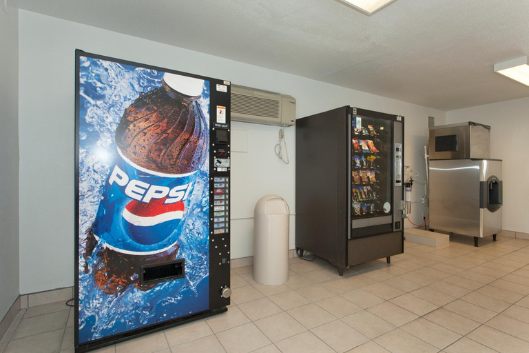 Food & Drinks 5, Motel 6 Davis - Sacramento Area, Yolo