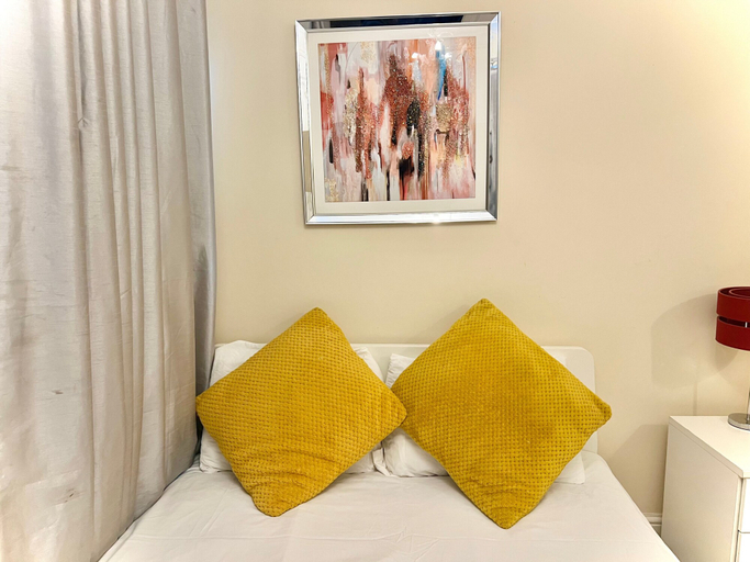 Room 2, Cosy London Retreat Near Tower Bridge, London