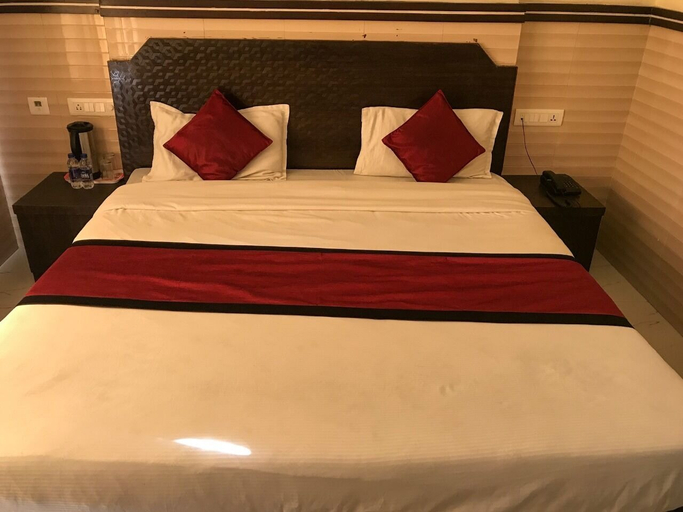Bedroom 2, Hotel Ambassador, Reasi