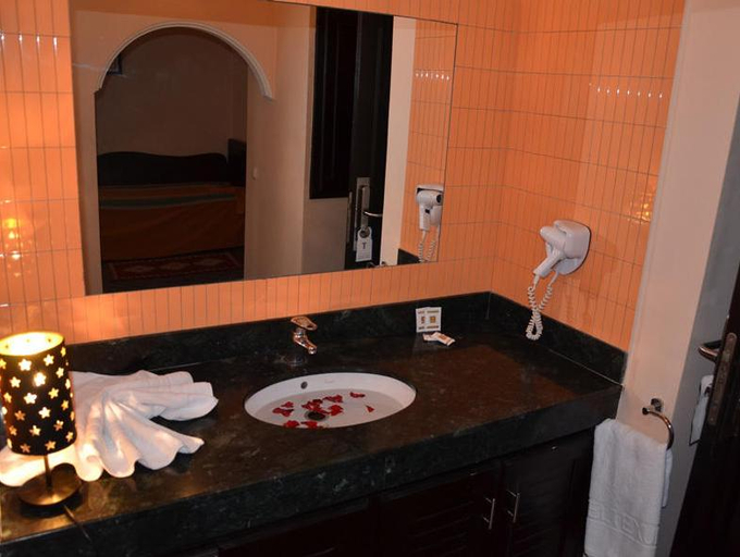 Bathroom 4, Hotel Texuda, Rabat