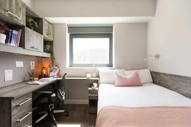 Bedroom 2, Student Only Queen'S Court, Reading
