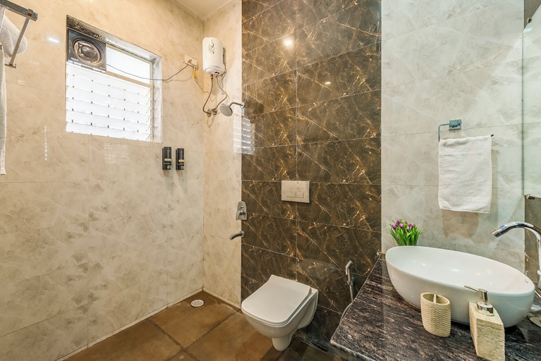 Bathroom 3, Cosmicstays The Sundowner, Pune