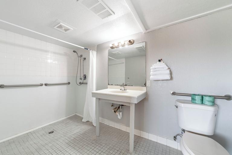 Bathroom 5, Extended Stay by Welcome INN, Kansas City