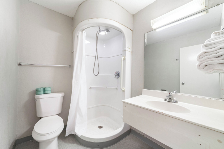 Bathroom 3, Extended Stay by Welcome INN, Kansas City