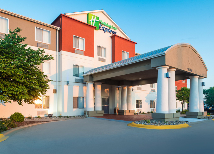 Exterior & Views 2, Holiday Inn Express & Suites BURLINGTON by IHG, Des Moines