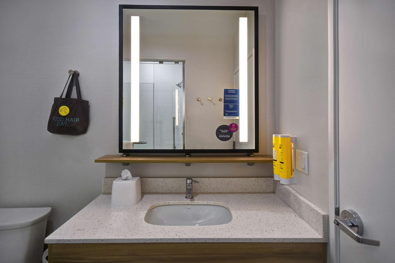 Bathroom 4, Tru By Hilton West Memphis Ar, Crittenden