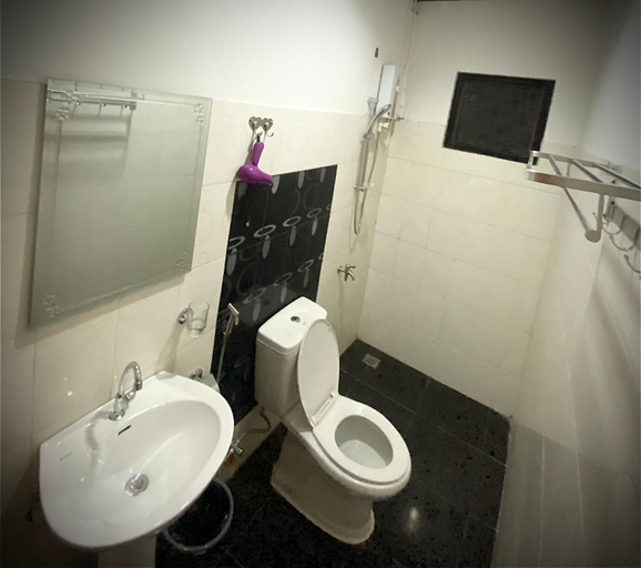 Bathroom 3, Sophias Beach Guest House, El Nido
