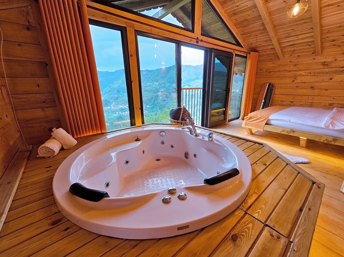 Bathroom 4, parla dağ evi, Ardeşen