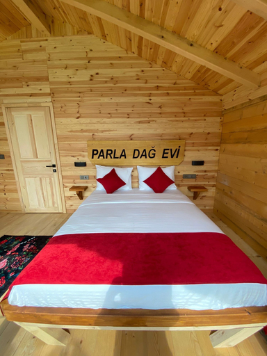 Bedroom 3, parla dağ evi, Ardeşen