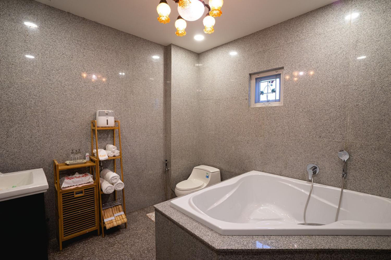 Bathroom 2, Iris Homestay, Ban Pong