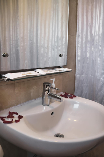 Bathroom 4, Peerless Hotel Durgapur, Barddhaman
