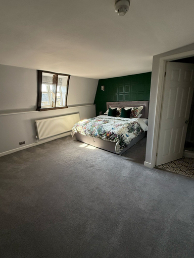 Bedroom 2, The White Hart, Wiltshire