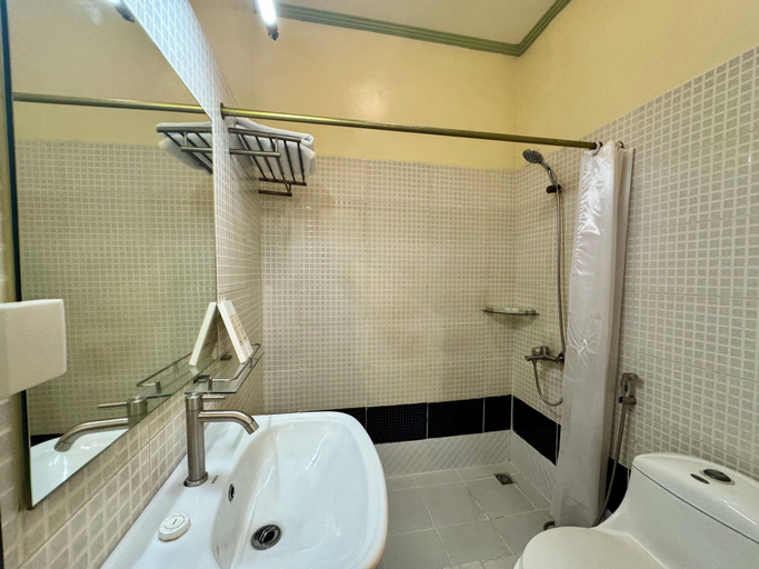Bathroom 5, Park Avenue Boutique Hotel, Pasay City