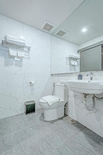 Bathroom 14