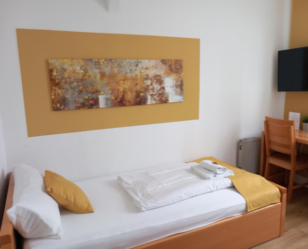 Bedroom 4, Hotel Karolinger, Düsseldorf
