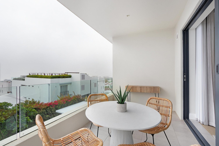 Room 5, Alluring 2bed Apt w Sea Mountain Views Marlo Vale, City of Cape Town