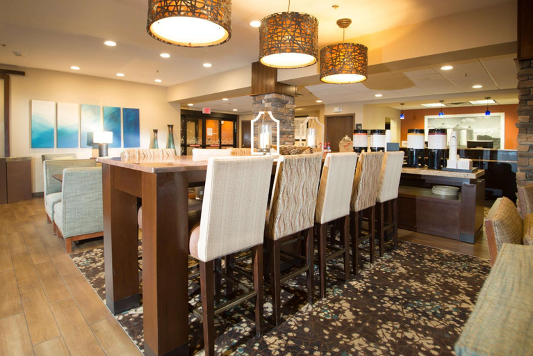 Food & Drinks 5, Hampton Inn Tiffin, Seneca