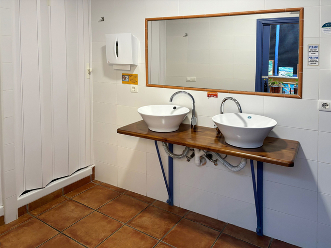 Bathroom, DORMERO Albergue San Miguel, León
