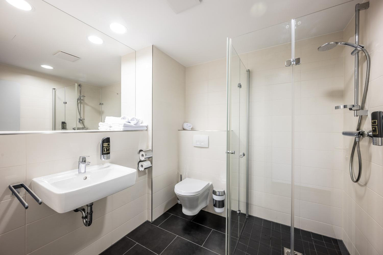 Bathroom 4, Serways Hotel Bruchsal West, Karlsruhe