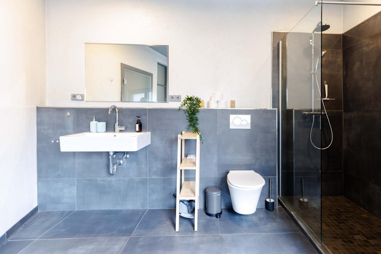 Bathroom 2, Sander's Apartments Landstuhl, Kaiserslautern