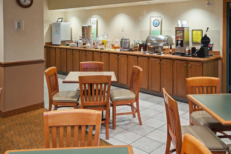 Food & Drinks 5, Country Inn & Suites by Radisson, Lansing, MI, Eaton