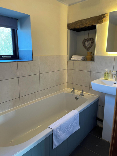 Bathroom 4, Craven Garth Cottages, North Yorkshire