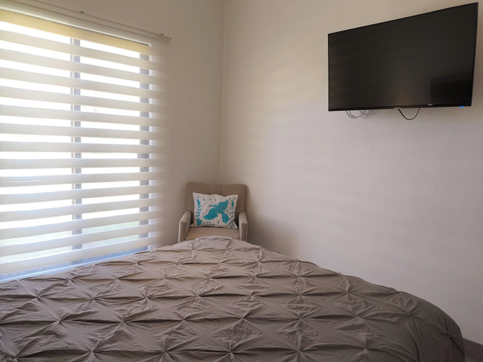 Bedroom 2, Serena, Allende