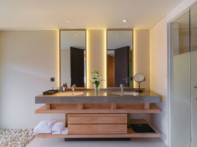 bathroom 5