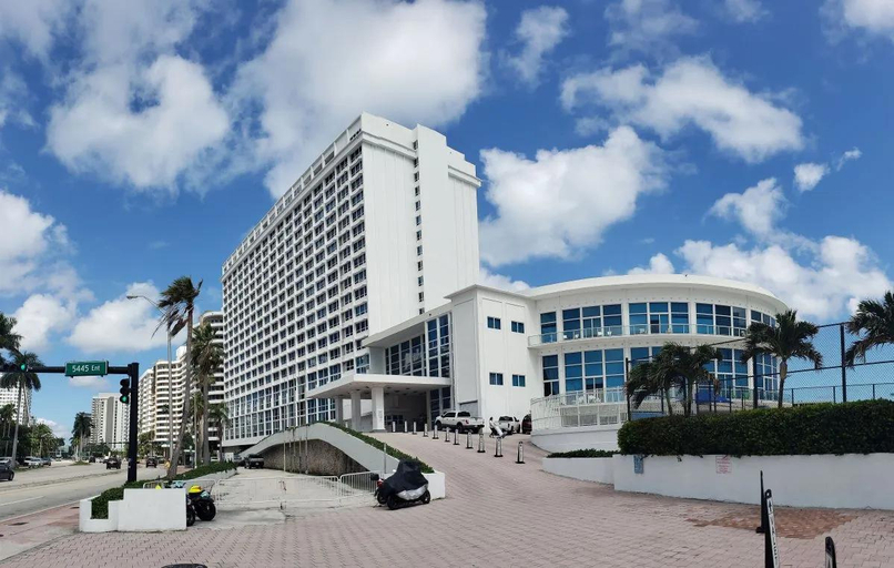 Exterior & Views 1, SeaStays Apartments, Miami-Dade