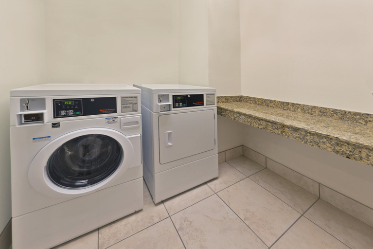 Bathroom, Holiday Inn Express & Suites COLBY by IHG, Thomas