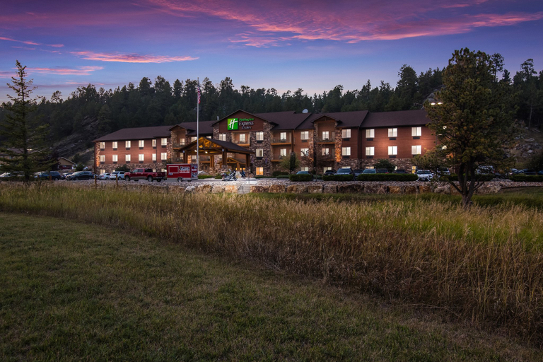 Exterior & Views 3, Holiday Inn Express & Suites CUSTER by IHG, Custer