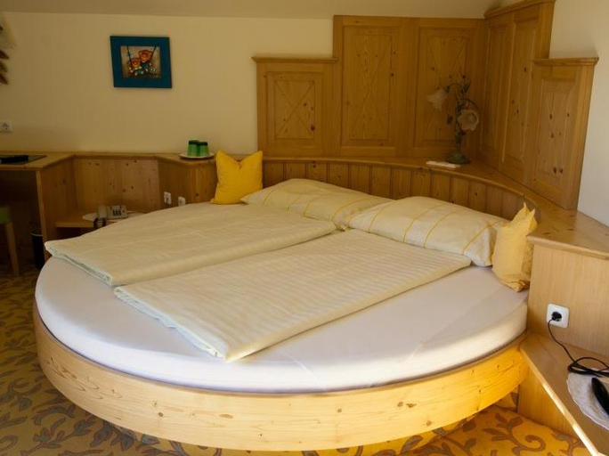 Bedroom 3, Hotel Forsterhof lebe pur, genieße den Tag, Salzburg Umgebung