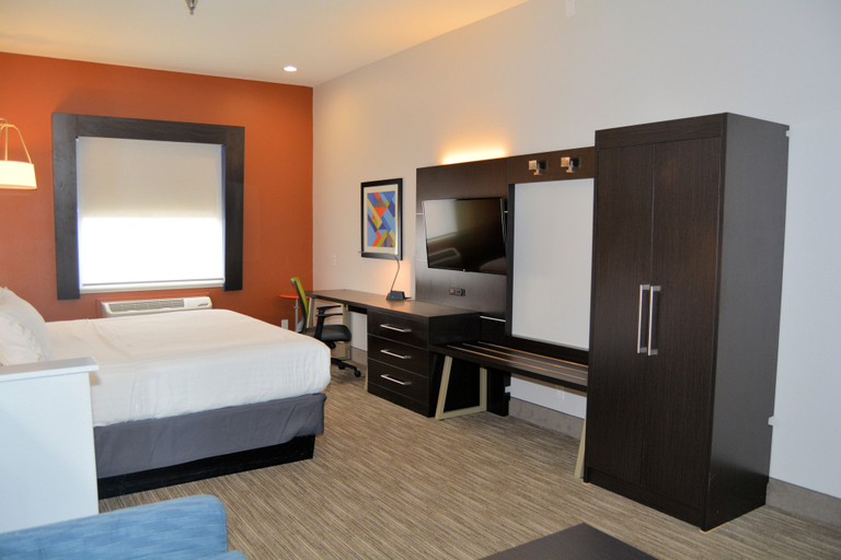 Bedroom 4, Holiday Inn Express & Suites ABILENE by IHG, Taylor