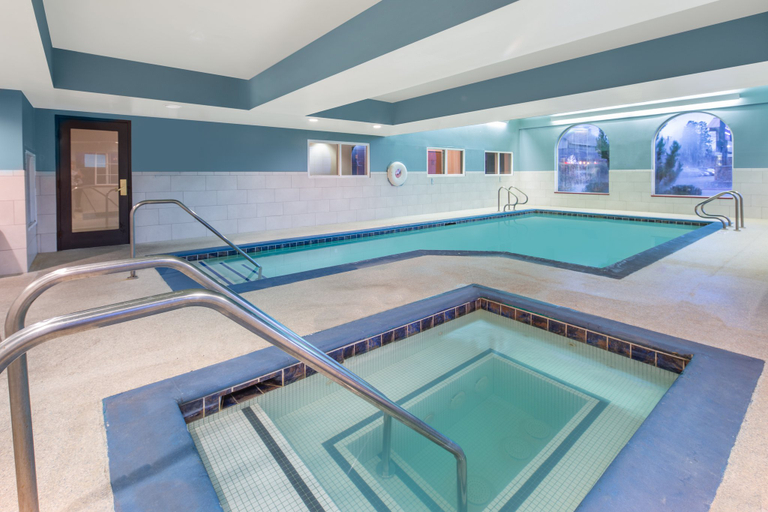 Sport & Beauty 5, Holiday Inn Express & Suites BISHOP by IHG, Inyo