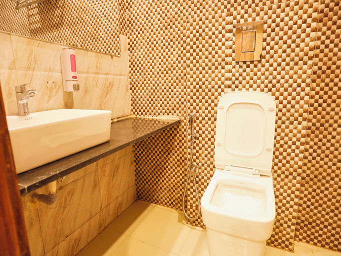 Bathroom 3, Hotel Gold Star Inn, Delhi