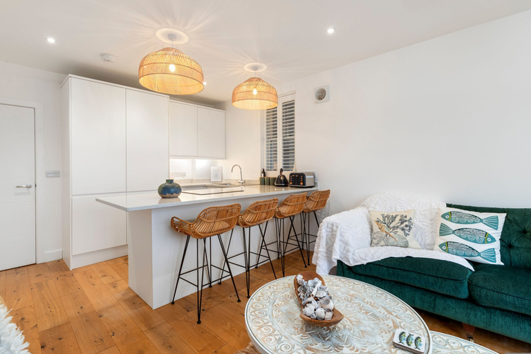 Room 2, Azure - Sea Views Town Centre, Pembrokeshire