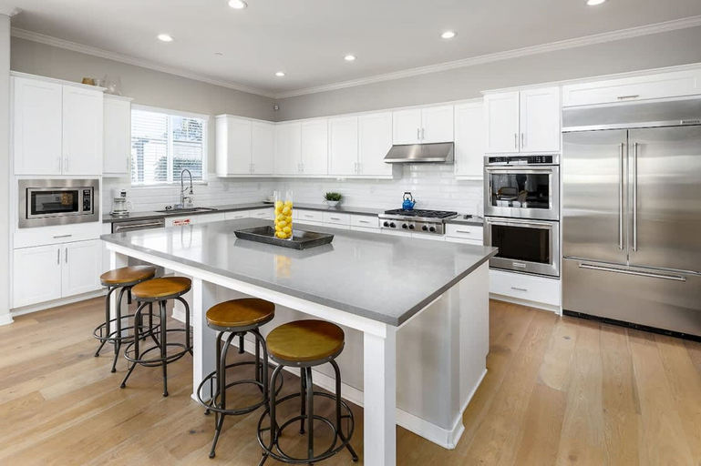 Room 4, Large 4 Bedroom Close To Beach, San Diego