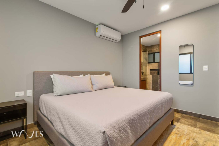 Room 2, Modern 1 Bedroom Apartment With Luxury Amenities at Paramar Black by Waves, Cozumel
