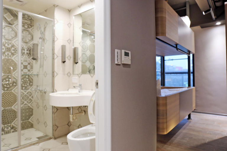 Bathroom 3, KIWI SHARE HOTEL, Taoyuan