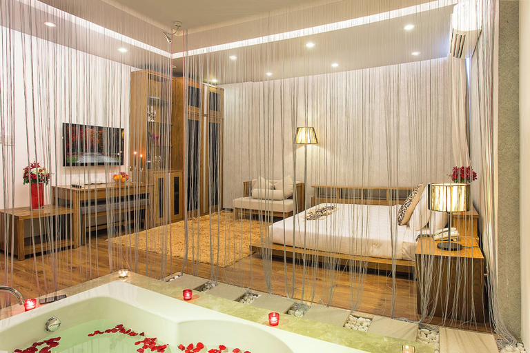 Others 5, VALENTINE HOTEL, District 5