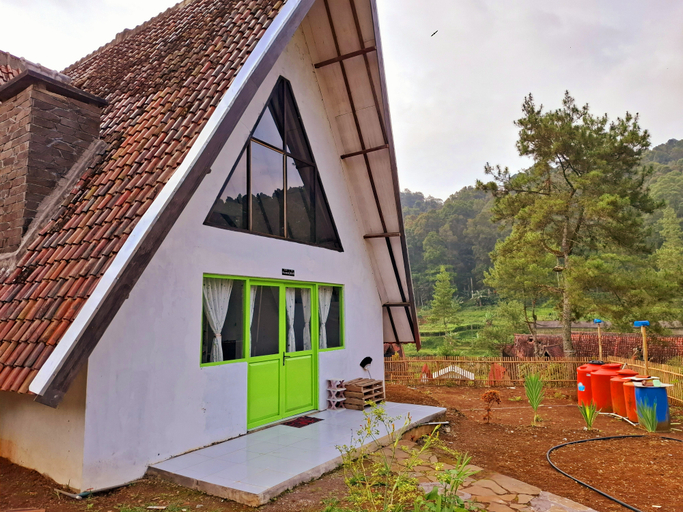 Exterior 14