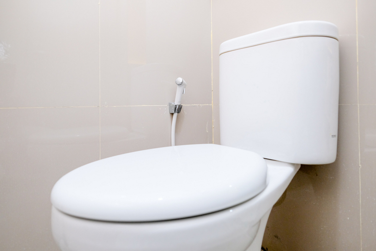 Bathroom 4, Sans Hotel Triplets Jogja Expo Center, Bantul