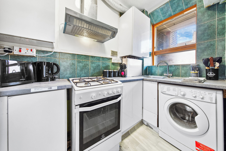 Others 5, Modern Bed Apartment, London