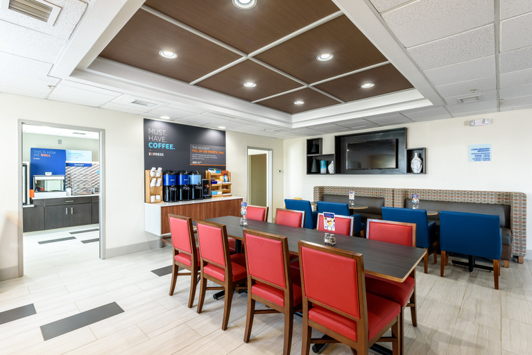 Food & Drinks 5, Holiday Inn Express & Suites BASTROP by IHG, Bastrop