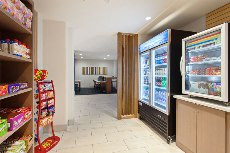 Food & Drinks 5, Holiday Inn Express & Suites CORONA by IHG, Riverside