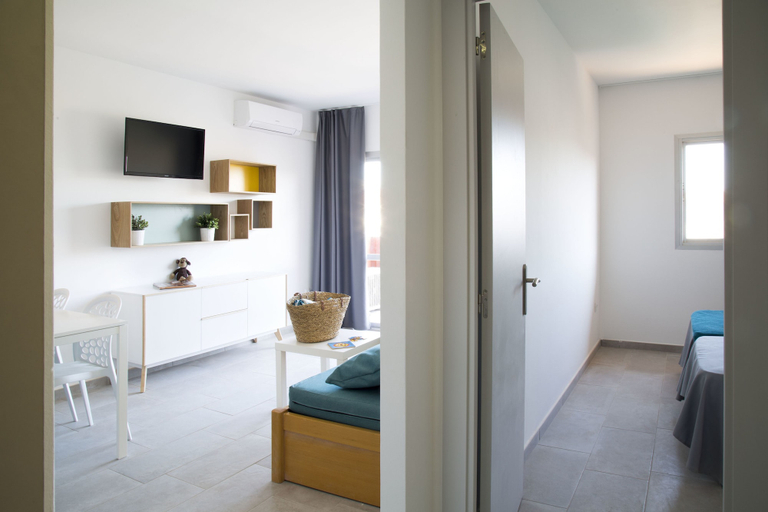 Bedroom 3, RVApartaments Estartit Confort, Girona