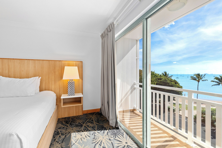 Bedroom 3, Airlie Beach Hotel, Whitsunday