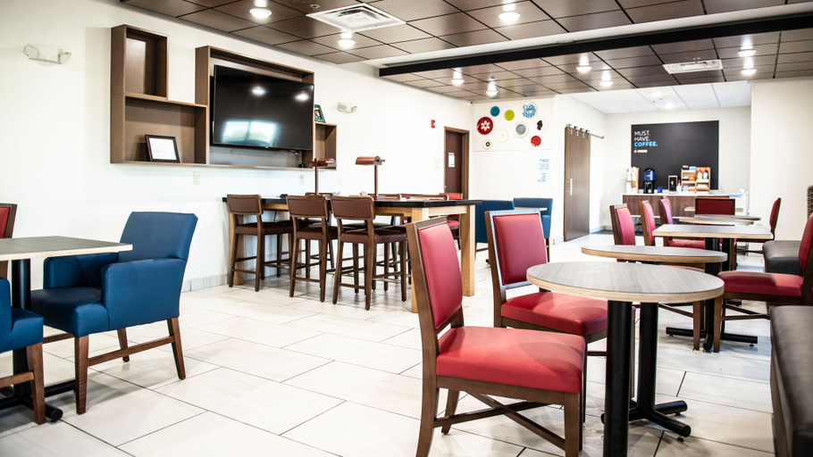 Food & Drinks 5, Holiday Inn Express & Suites SEDALIA by IHG, Pettis